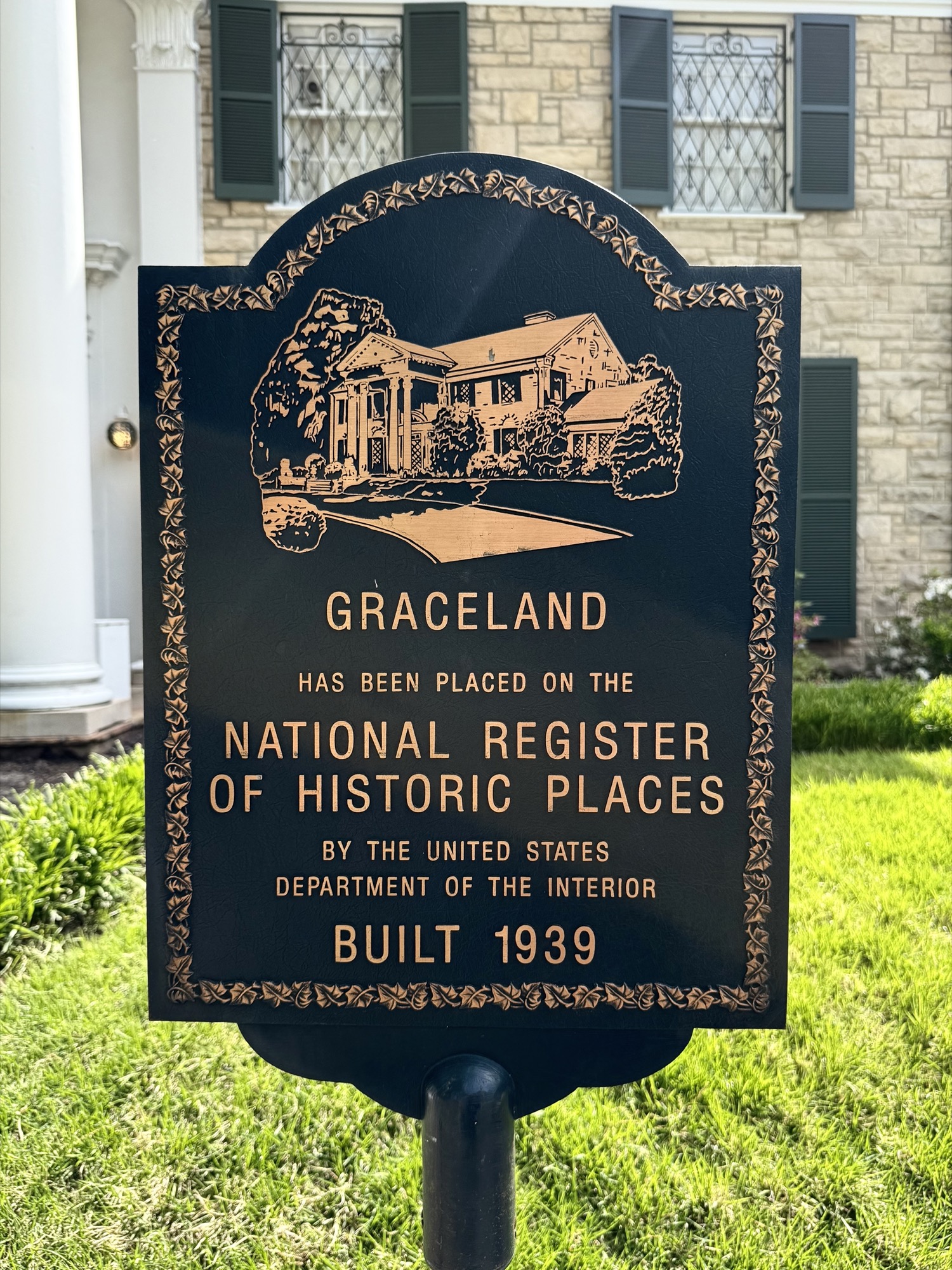 Graceland: A Complete Guide to Visiting Elvis Presley's Home